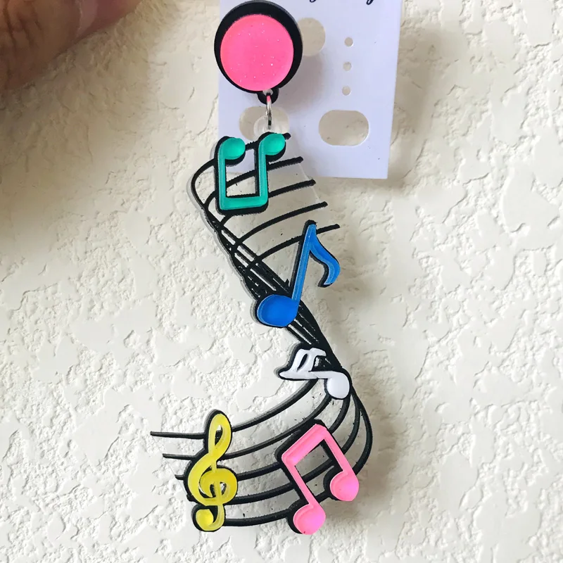 Разноцветные серьги подвески с музыкальными нотами собственного дизайна