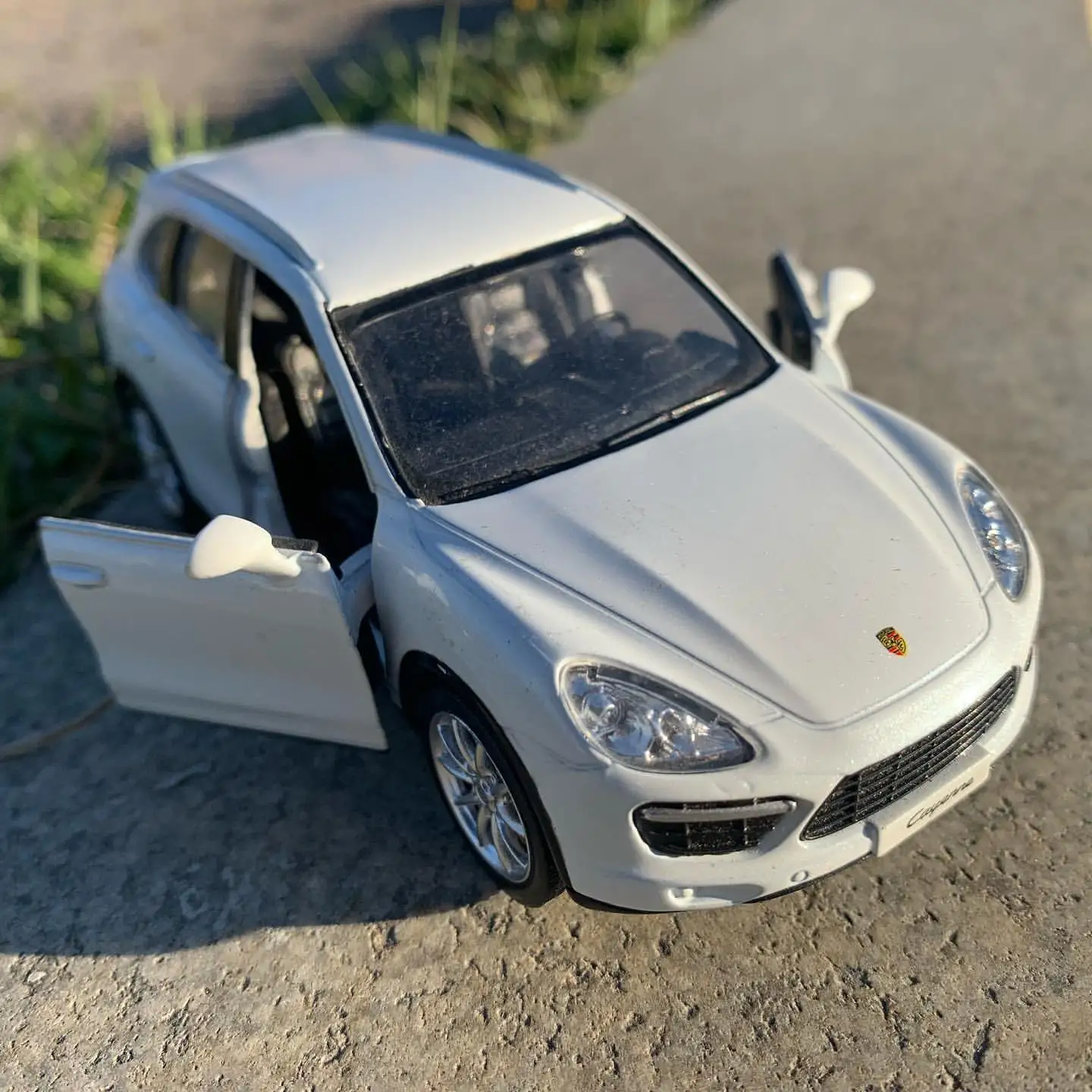 

NEW 1:24 Porsche Cayenne SUV Alloy Car Model Diecasts & Toy Vehicles Toy Car Metal Collection High Simulation Childrens Toy Gift