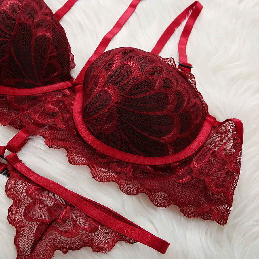 

Three Piece Women\u2019s Lingerie Set Sexy Lace Embroidery Bra and Garter Belt with Low Waist Panty