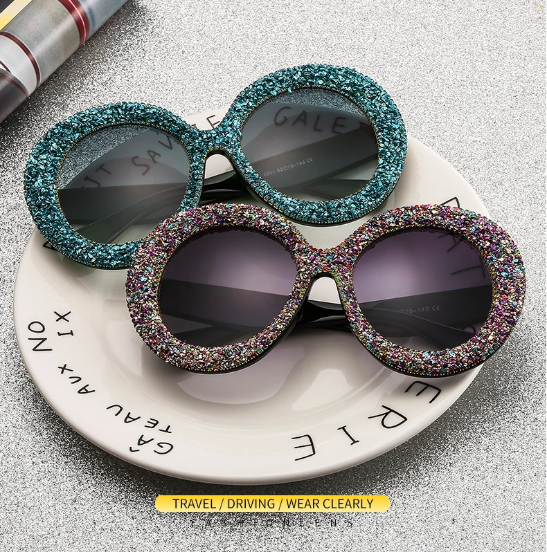 

2019 New Luxury Oversized Sunglasses Women Vintage Rhinestones Sun Glasses Round Frame Gradient Mirror Shades for Women Oculos
