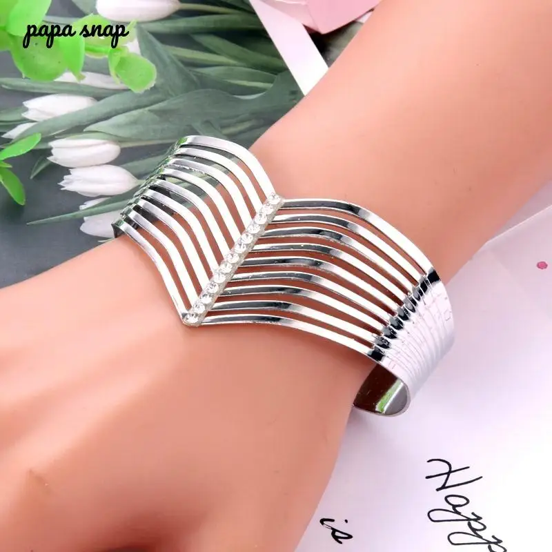 

Wholesale New jewelry big bracelet Gold Metal bracelet Fashion trend Hip hop style men women Bracelets jewelry