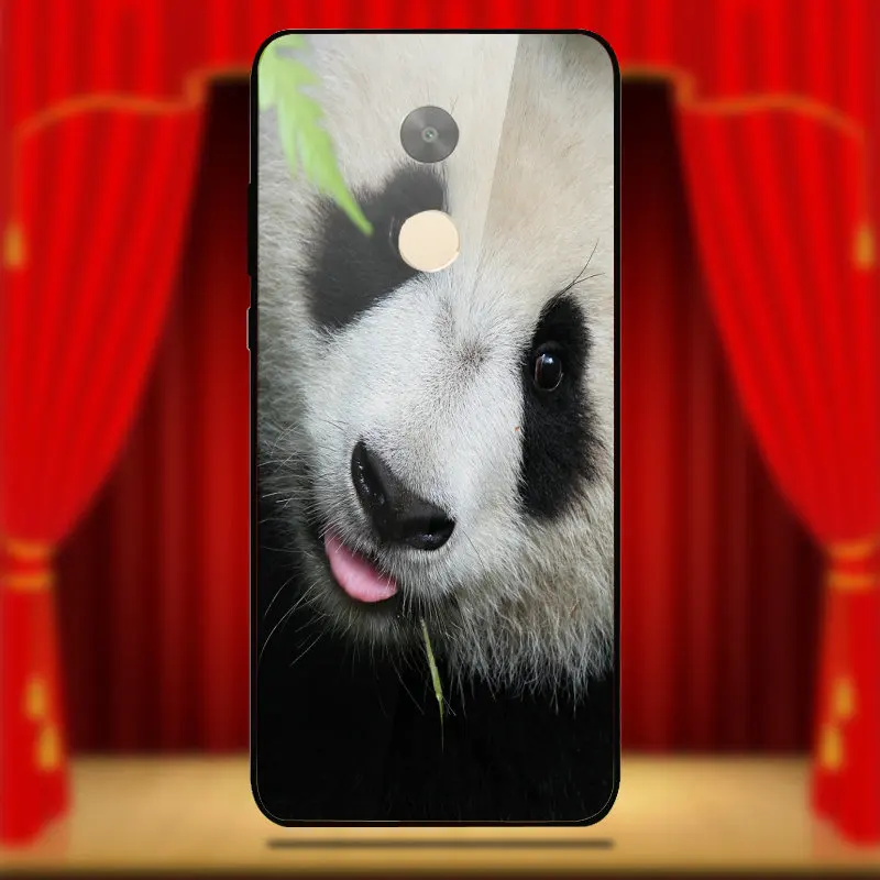 Милые китайские панды.