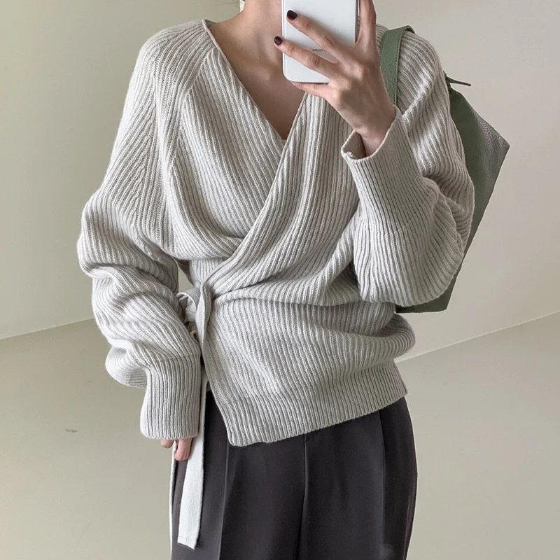 

Женский осенне-зимний свитер с V-образным вырезом и длинными рукавами