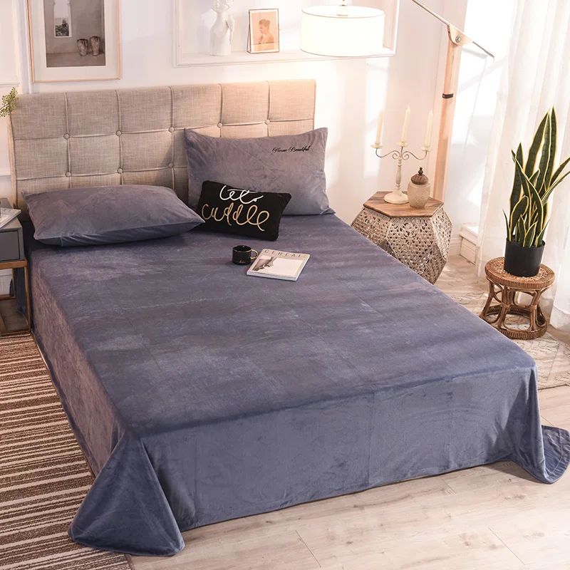 Однотонное бархатное покрывало с кристаллами супермягкое теплое для кровати