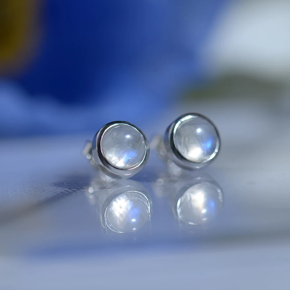 Женские серьги-гвоздики из серебра 925 пробы с натуральными драгоценными камнями |