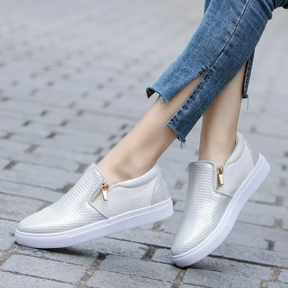 Модная женская обувь на плоской подошве повседневная из искусственной кожи с