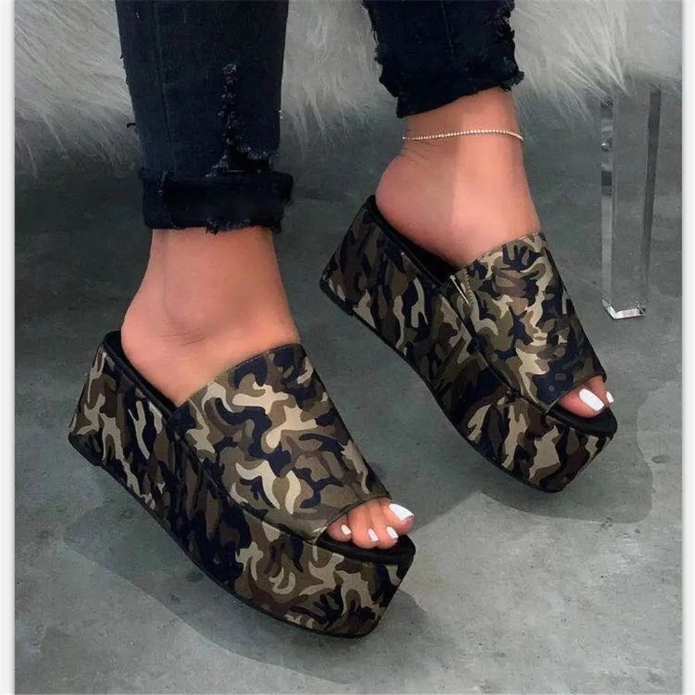 

Low Female Shoes Big Size House Slippers Platform Slides On A Wedge 2021 Summer Hoof Heels Rome Basic Rubber Fabric PU Slippers