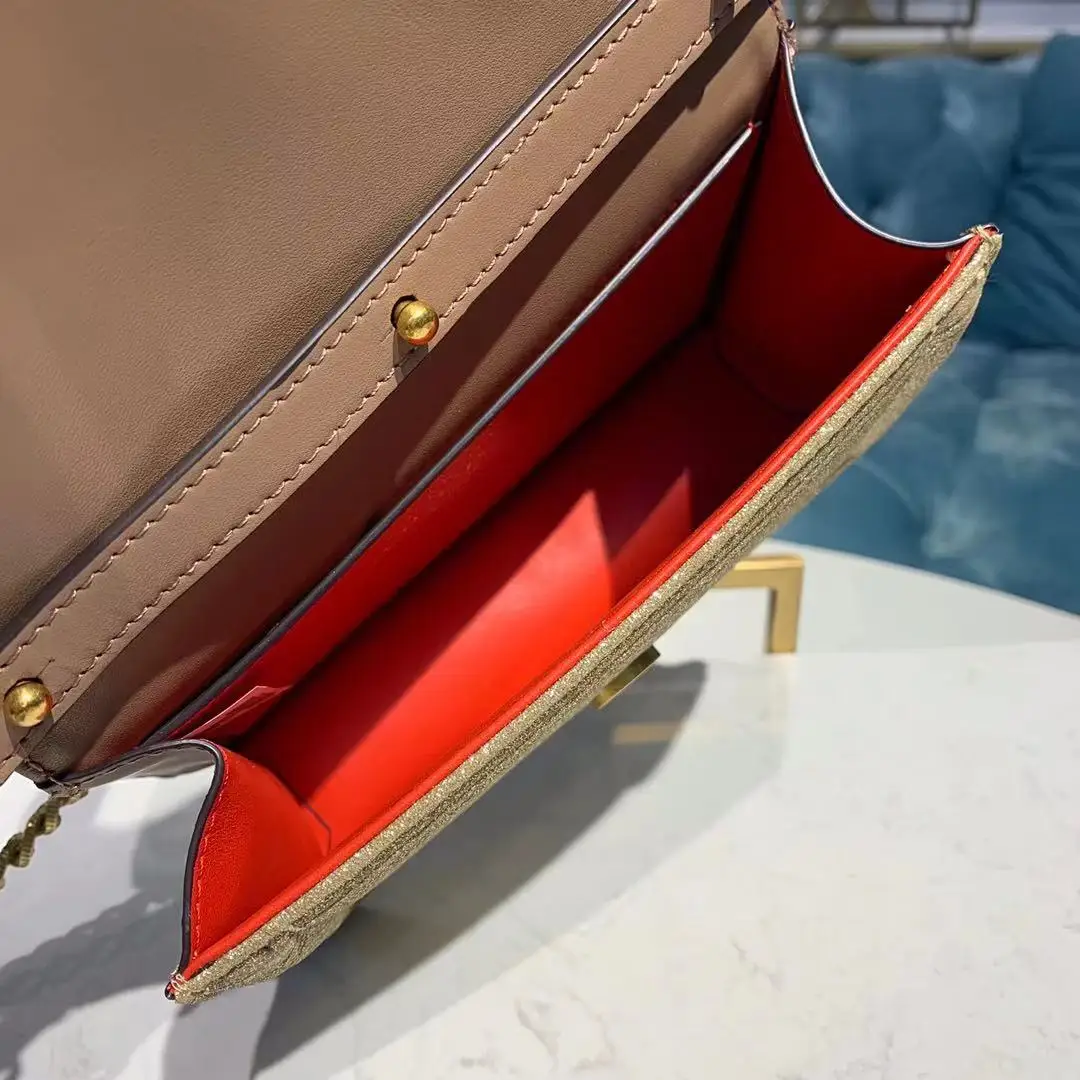 

2021 New Gold Heart Tote Top Handle with Detachable Chain Shoulder Strap purses and handbags