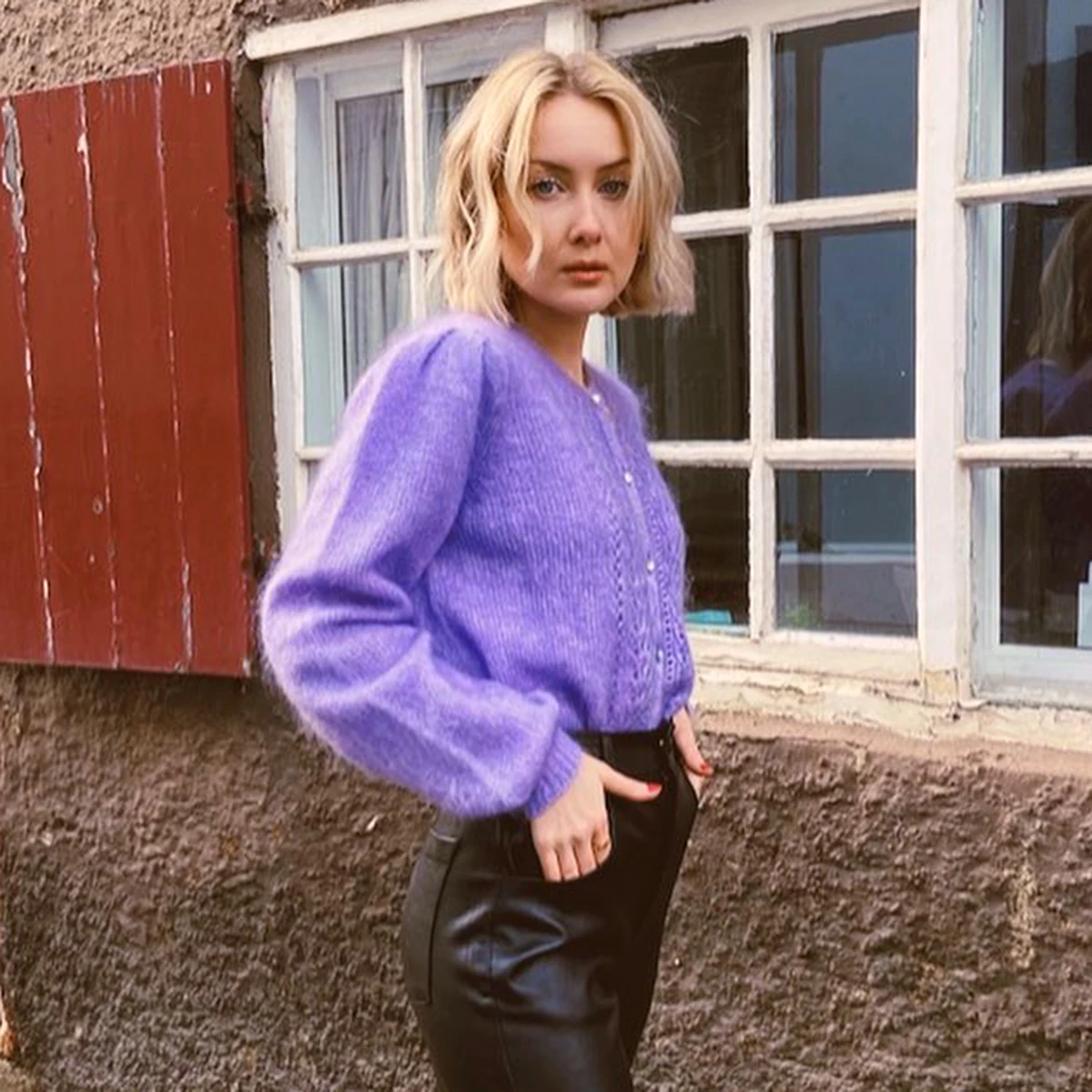 

Женский мохеровый свитер с длинным рукавом и V-образным вырезом