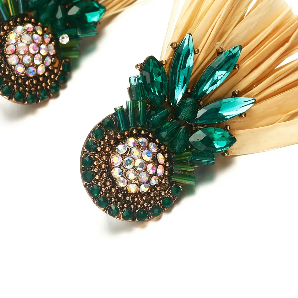 Подходящие модные серьги для