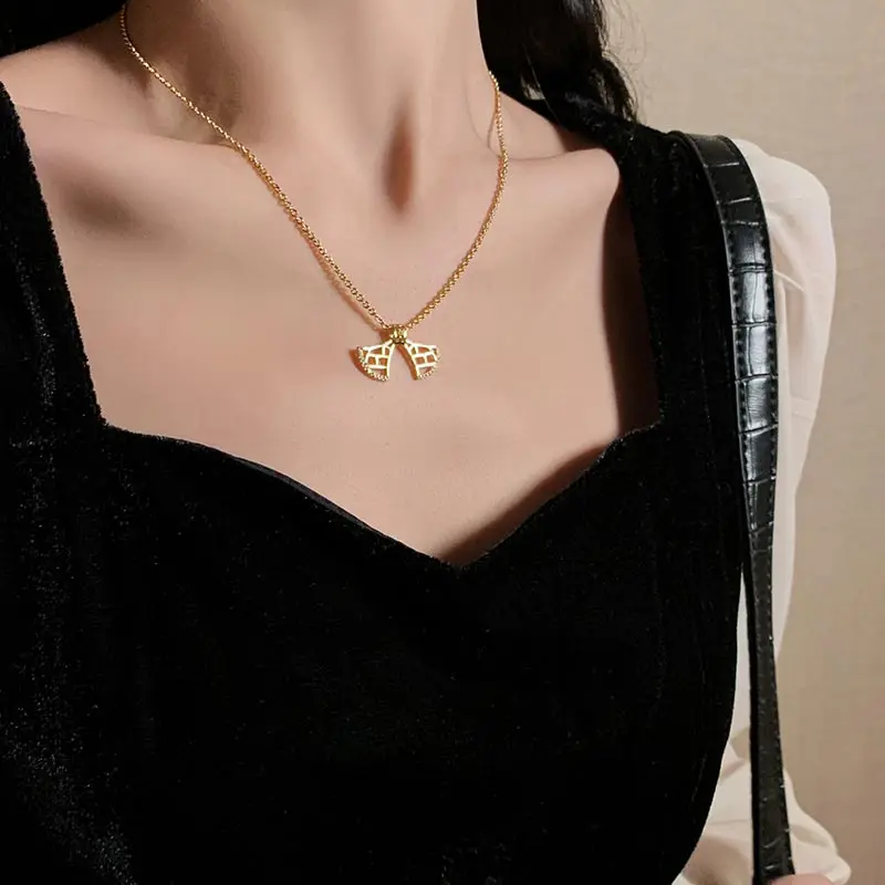 

New Gold Metal Double Fan Pendant Necklaces for Women Vintage Light Luxury Elegant Female Wedding Party Fashion Jewelry Gift