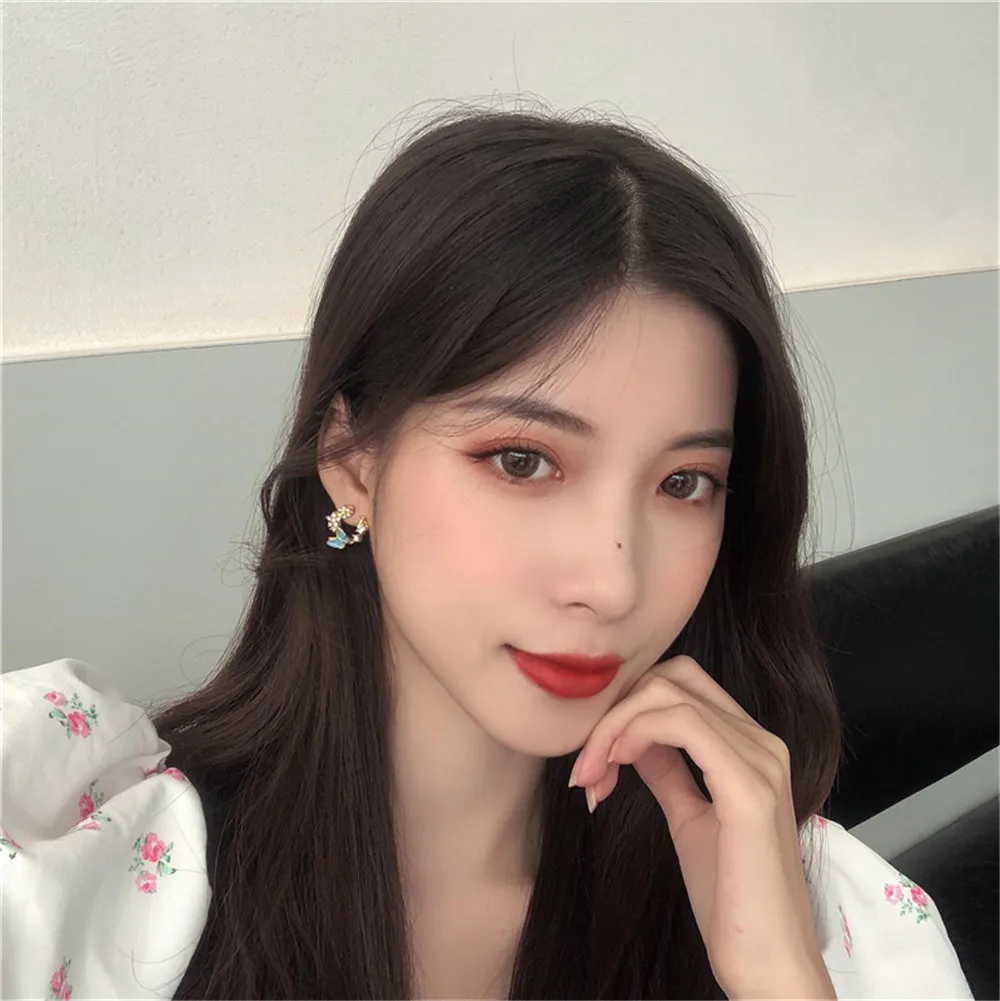

Shamir Butterfly Earrings South Korea Contracted Temperament Of Restoring Ancient Ways Petals Stud Earrings Women Jewelry Gifts