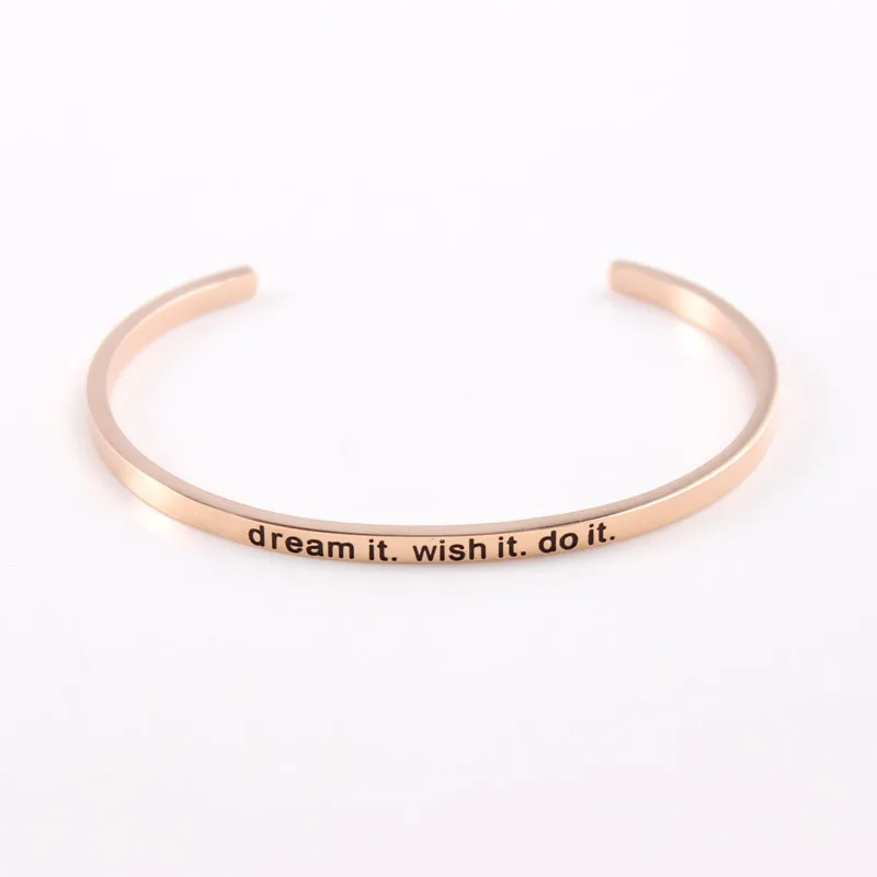 Ювелирные изделия от известного бренда браслет из розового золота с цитатами you