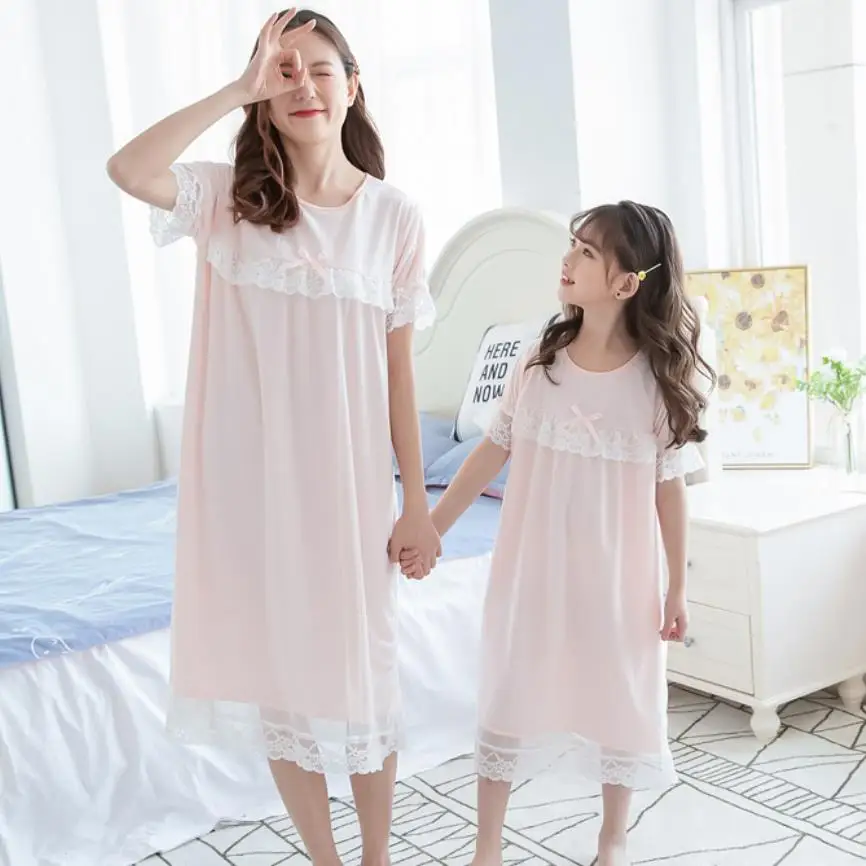 

Summer Mother Daughter Short Sleeve Nightgowns Family Matching Sleepwear Lace Stitching Dress For Girl Soft Cotton Bathrobe A269