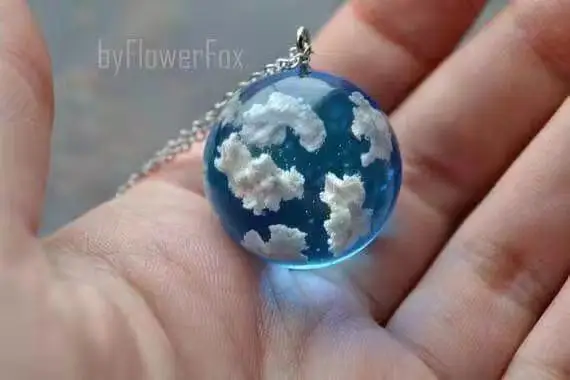 

New Arrival 1Pcs Chic Transparent Resin Rould Ball Moon Pendant Necklace Jewelry Accessories Women Cloud Chain Necklace