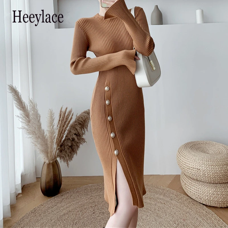 

Женское трикотажное платье-свитер с запахом, круглым вырезом и длинным рукавом