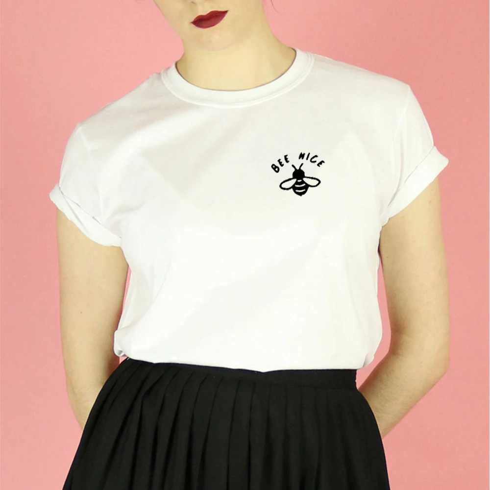 Хлопковая футболка с забавным карманом и принтом пчела красивая женская