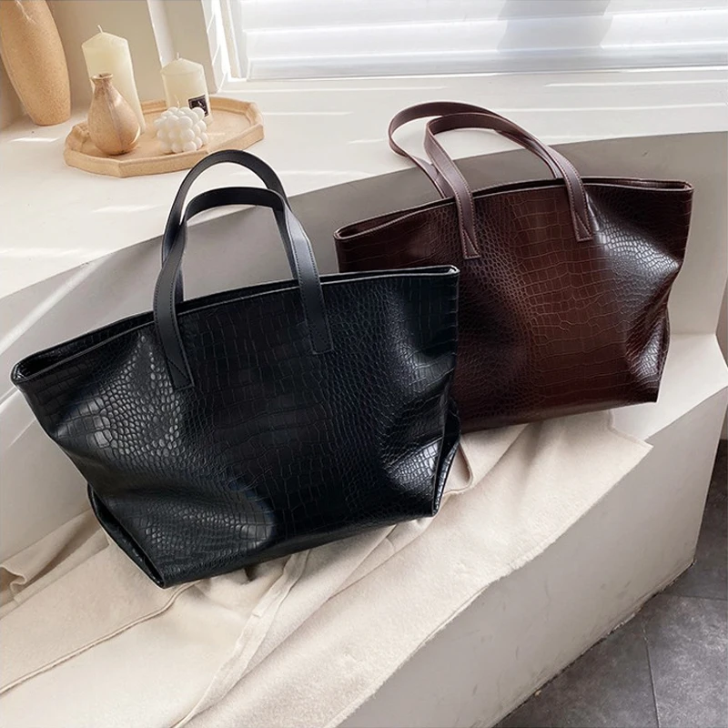 Сумка из искусственной кожи однотонная короткая серая черная большая