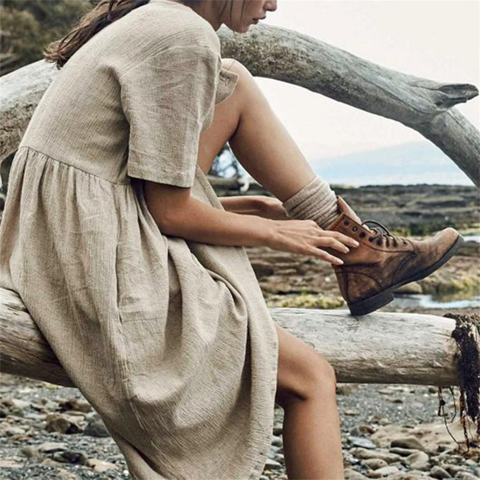 Платье из хлопка и льна с коротким рукавом на пуговицах круглым вырезом | Женская