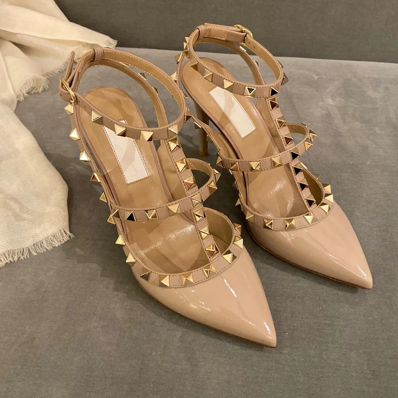 

Магазин рекомендует осень 2021 новинка Женская обувь на очень высоком каблуке из первого слоя кожи острые заклепки Банкетная обувь