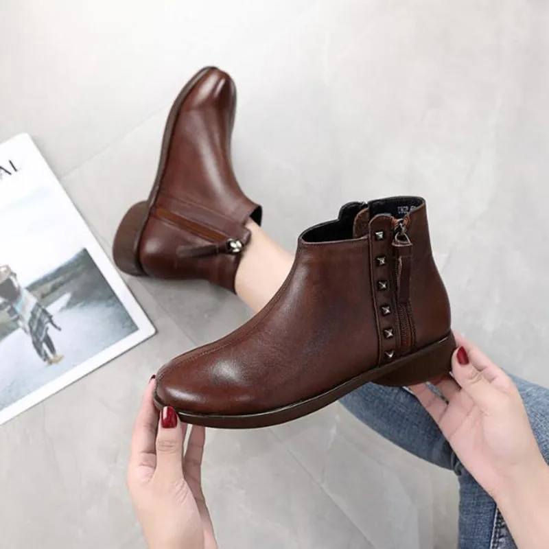

2020 Autumn And Winter Women Boots Rivet Chelsea Boots Ladies Flat Ankle Boots Leather Plus Size Women Shoes Velvet Cotton Boots