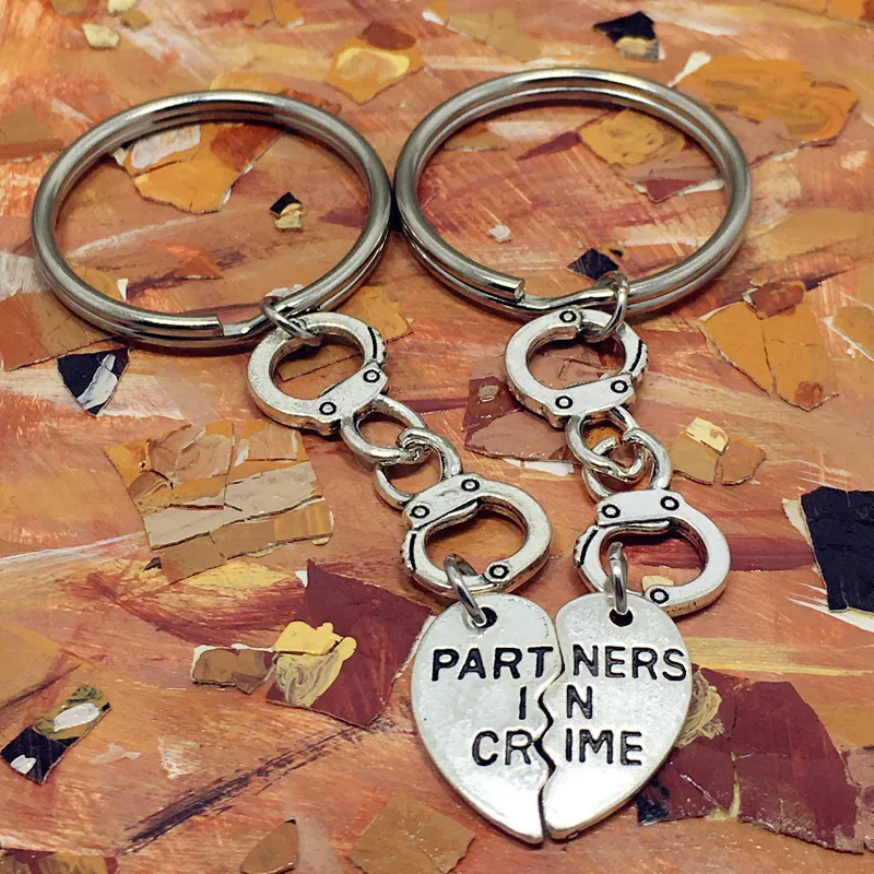Горячие разделяемые любовные наручники партнер в Crime буквенный ярлык брелок для