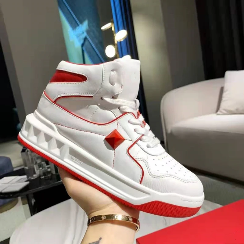 

Туфли с заклепками и высоким верхом, повседневная спортивная обувь на плоской подошве, кожаные, толстая подошва, Европейская станция, для му...