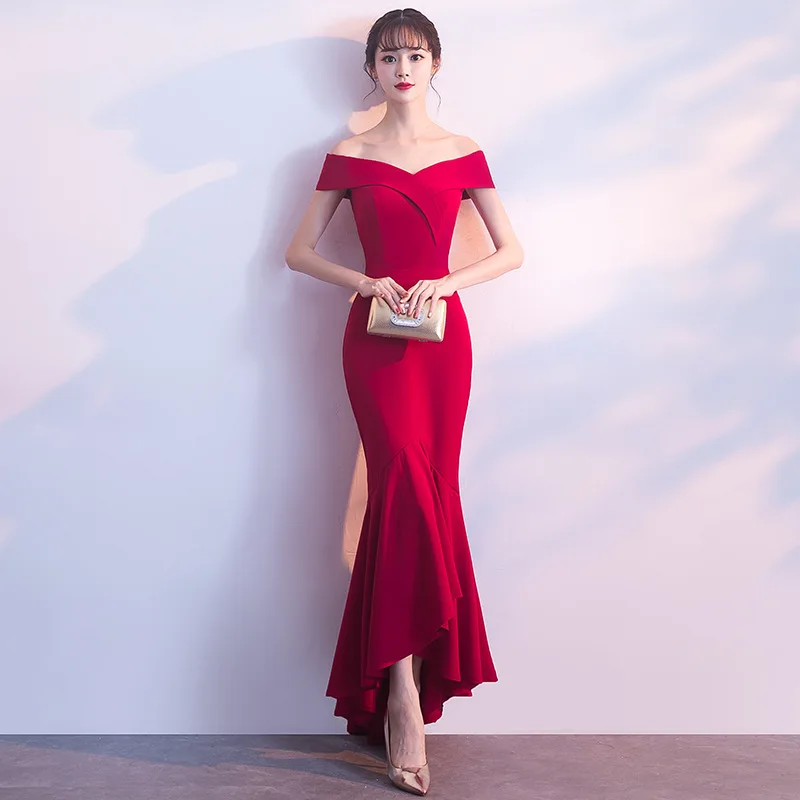 Темно-синие женские вечерние платья с вырезом лодочкой и открытой спиной