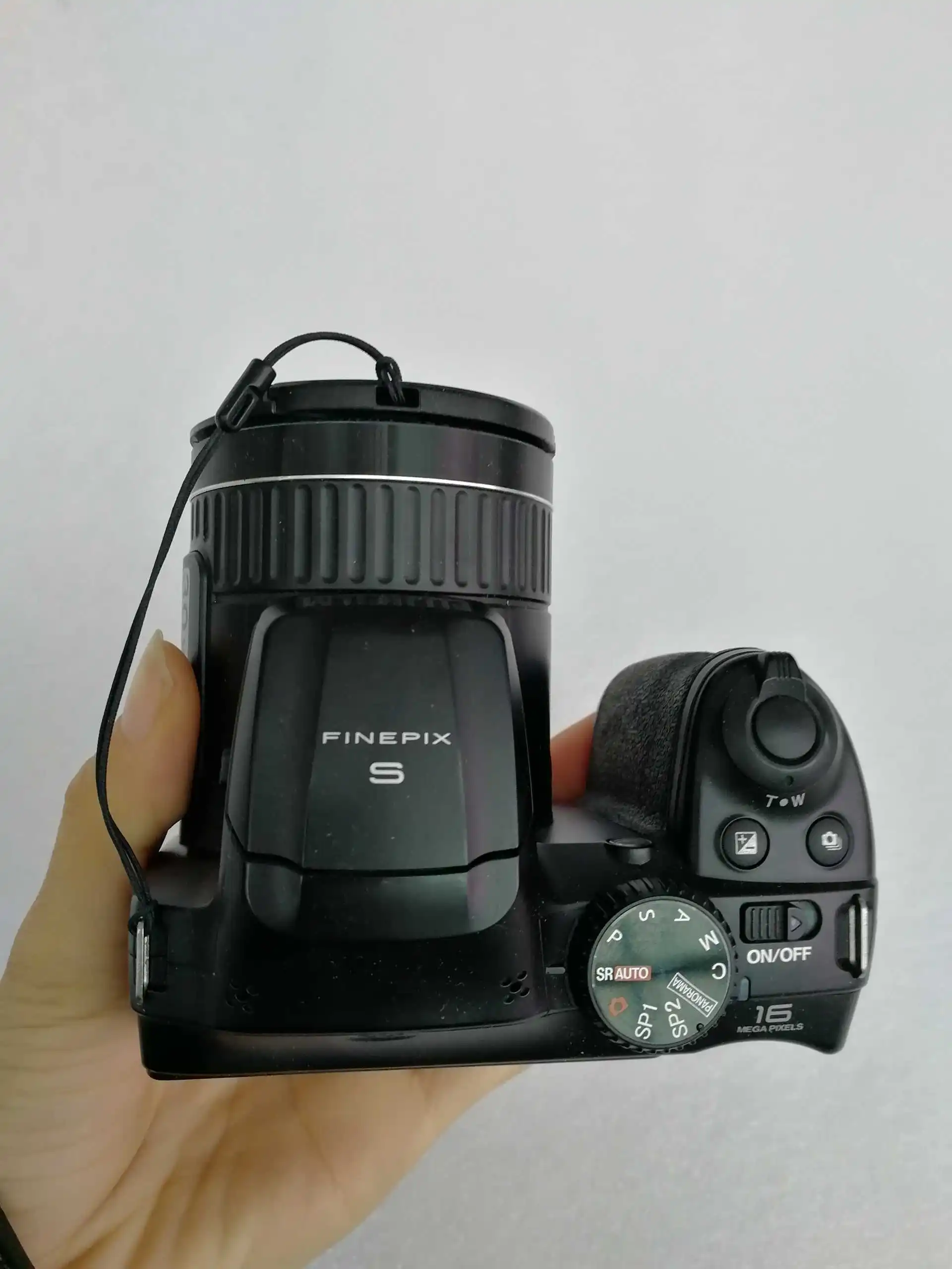 Подержанная цифровая камера Fujifilm FinePix S4850 черная 16 Мп с 30-кратным оптическим зумом