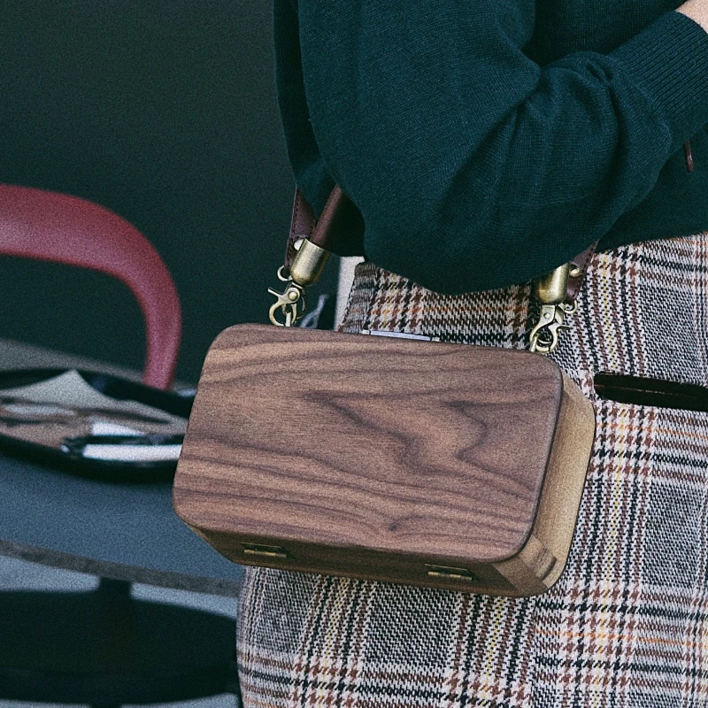 

Original design eco friendly single shoulder simple portable wooden bag retro literature and art small square handbag