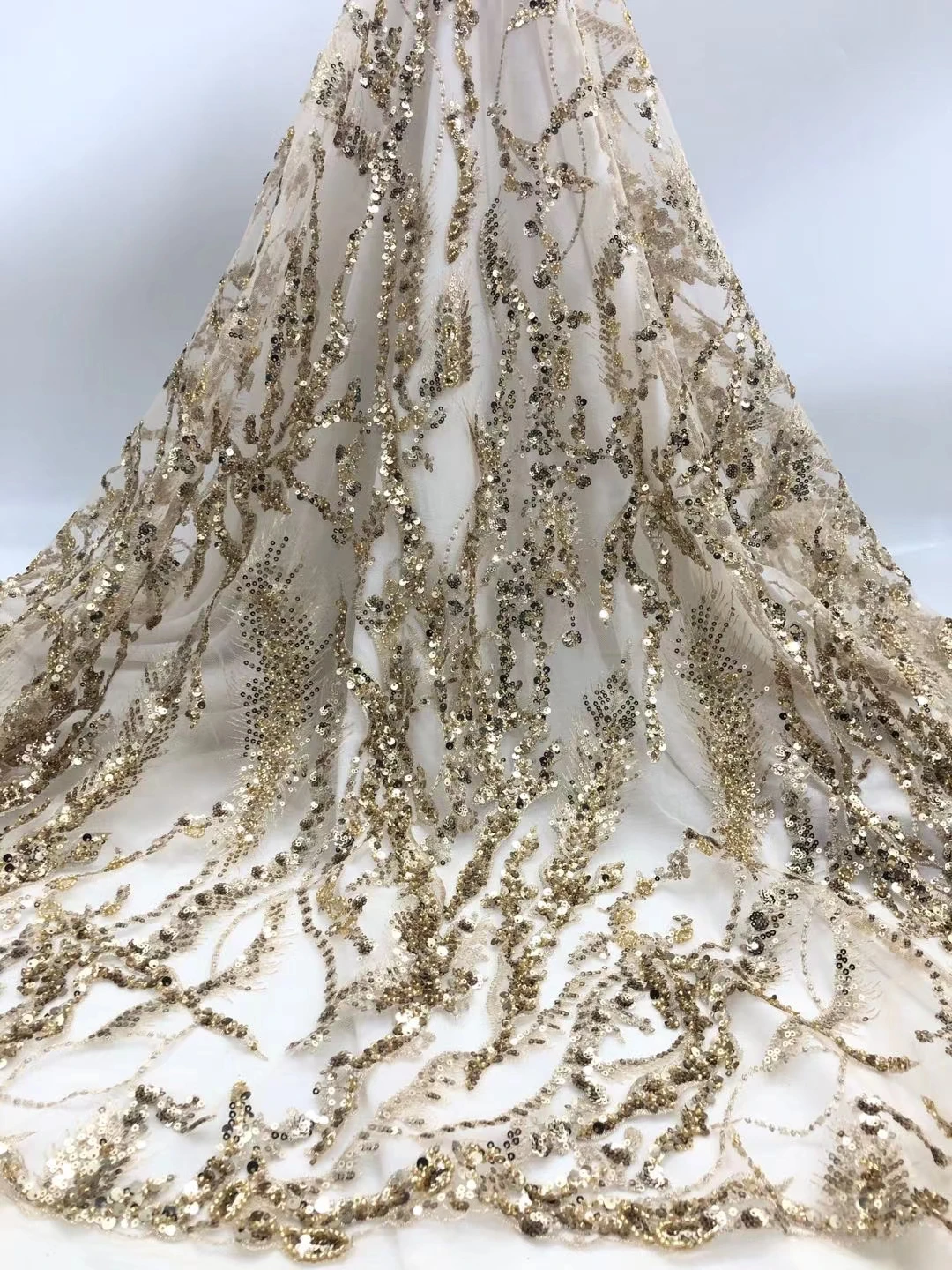 

Новое поступление Материал вышитый тюль французская Сетка кружевная ткань с бисером H-7.2132705 для свадебное платье