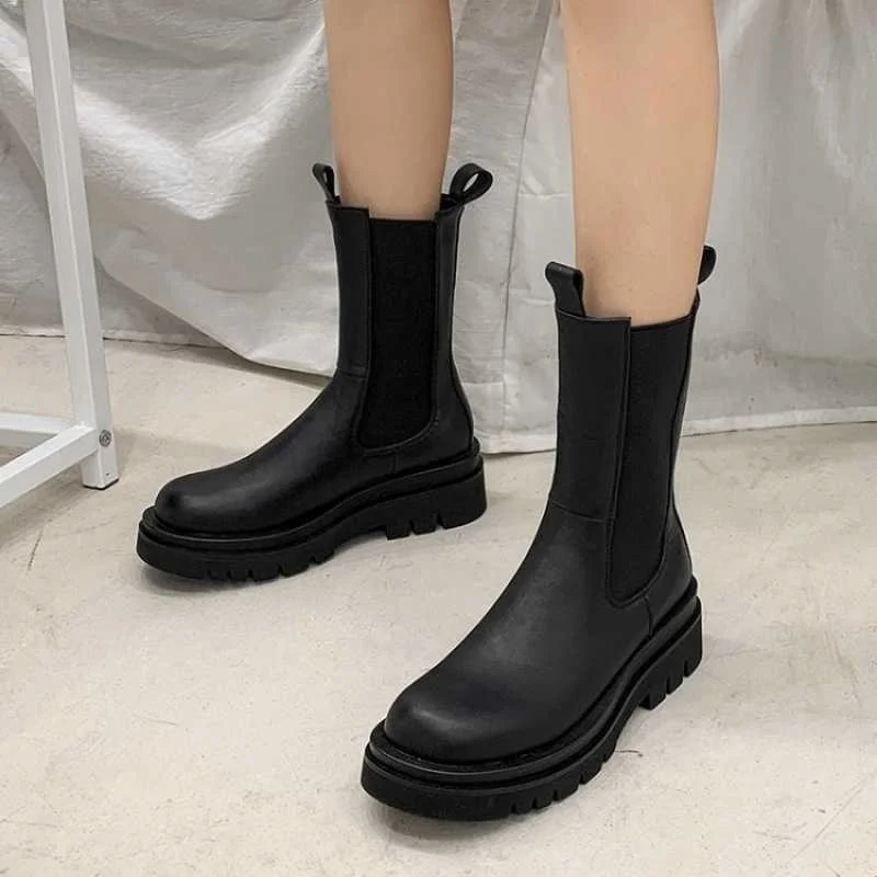 

Women's shoes and boots in autumn and winter of 2021
