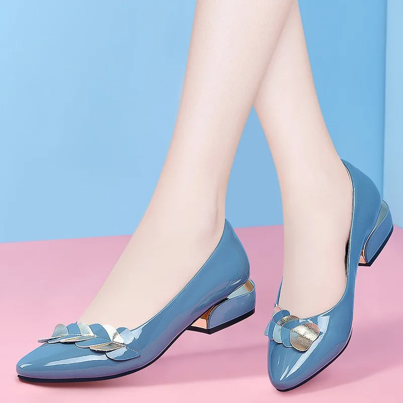 

Plus Size 41 Women Pumps Patent Leather Dress Shoes Low Heels Ol Office Lady Shoes Leaf Boat Shoe Classics Pump 3cm Spring