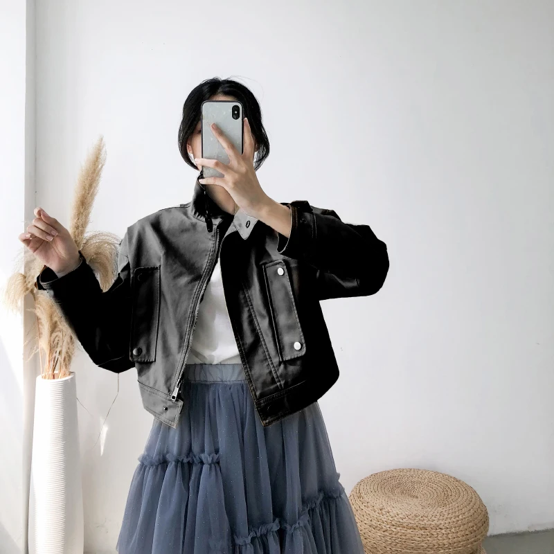 Куртка женская короткая из ПУ кожи на молнии с большими карманами|Кожаные куртки|