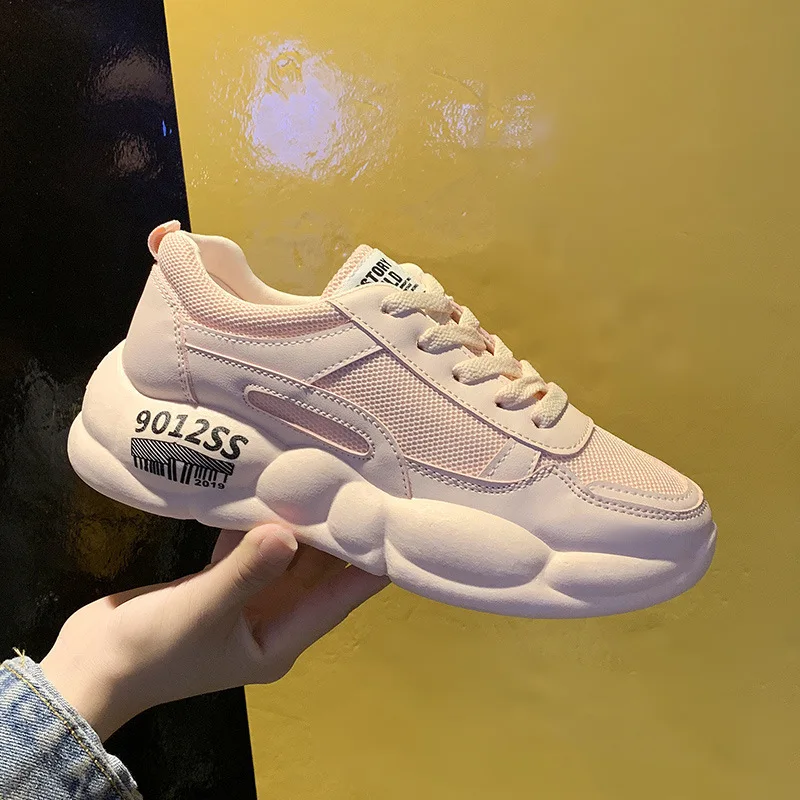 Модная женская повседневная обувь на не сужающемся книзу массивном каблуке 5 см