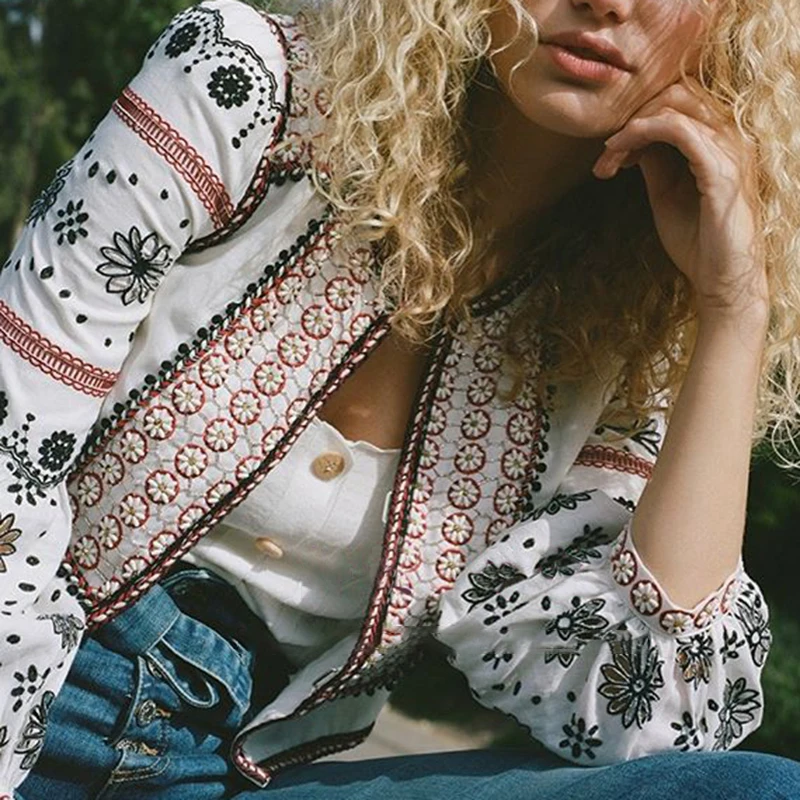 TWOTWINSTYLE Embroidery Vintage Women's Jacket O Neck Open Stitch Beading Patchwork Short Coat Female Fashion Autumn