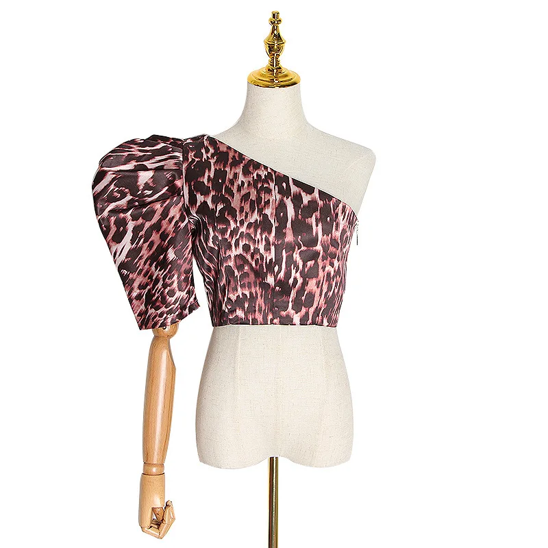 

2021 summer new ins midriff brief paragraph leopard grain coat show thin joker dew shoulder short-sleeved shirt