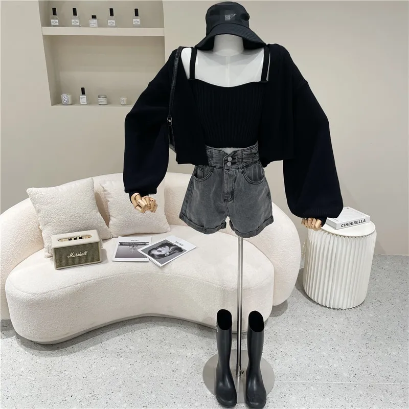 

Women's Spring 2021 Niche Design Fashion Super High Waist Denim Shorts Straight A-line Slim Stretch Wide Leg Pants Hot Pants