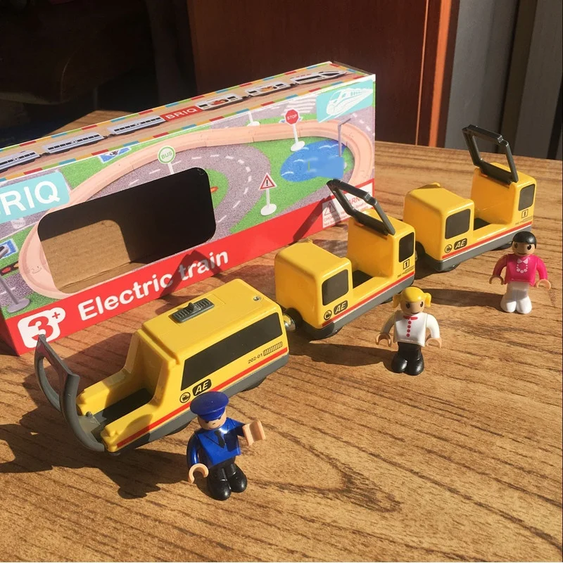 Игрушки для мальчиков комбинация желтого электромагнитного локомотива и