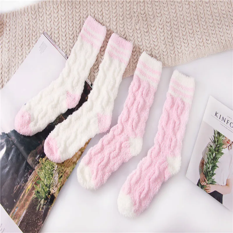 

LEOSOXS 2021 New female sleep socks thick coral velvet home floor socks striped 2-bar thick winter mid-tube socks recommended