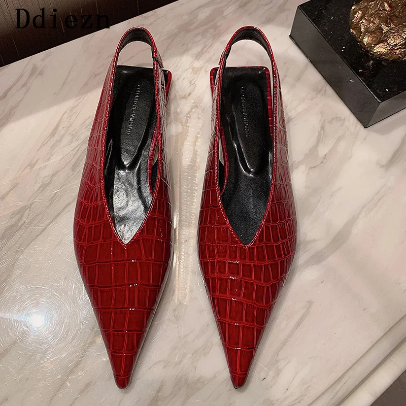 

Обувь; Женские летние сандалии, новая коллекция; С узором «крокодиловая кожа»; Низкий каблук; Повседневные снаружи женские летние сандалии ...