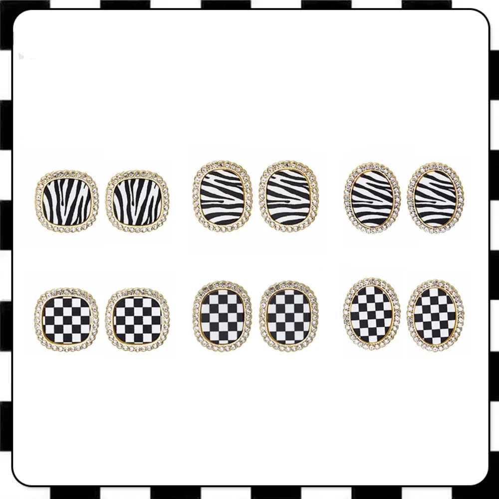 

Женские осенне-зимние модные новые серьги ретро шахматные полосатые серьги для девушек простые темпераментные серьги ювелирные изделия в ...