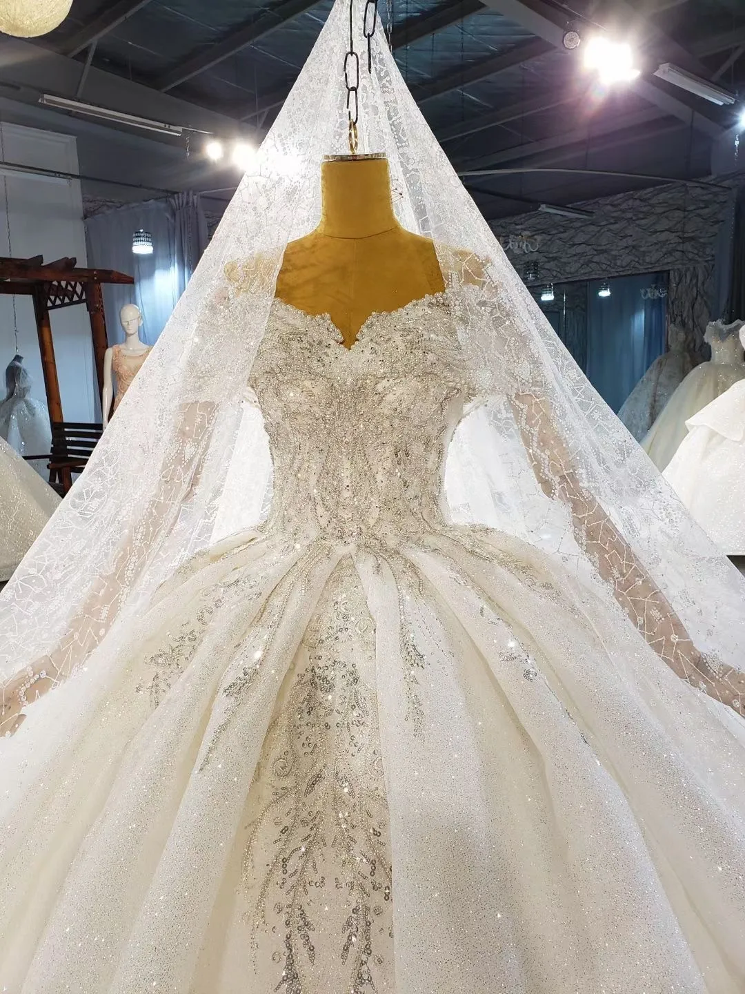 2021 Latest Style Gorgeous Beaded Luxury Ball Gown With Long Train Wedding Dresses Bridal Gown Crystal Wedding Dress