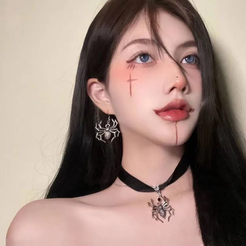 

Y2K Gothic Dark Spider Choker Black Velvet Gothic Jewelry Web Necklace Silver Colour Web Victorian Jewelry Fashion Women Gift