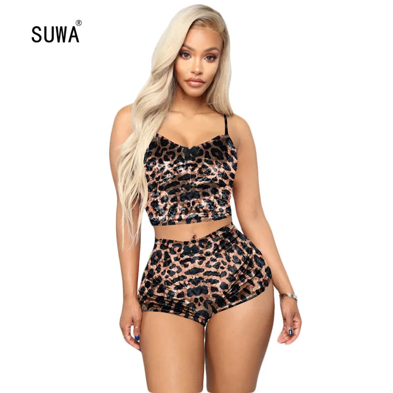 

Женский спортивный костюм с леопардовым принтом, короткий топ на бретелях-спагетти без рукавов и шорты, повседневный летний костюм, 4 цвета