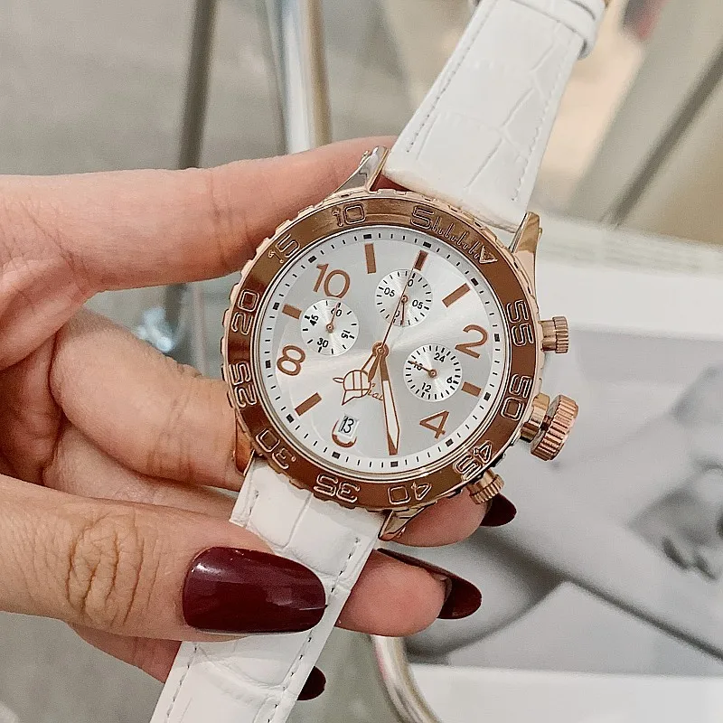 Часы наручные женские кварцевые с хронографом и кожаным ремешком | Наручные часы