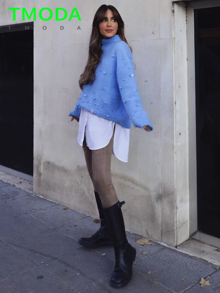 Женская трикотажная водолазка с длинным рукавом и помпоном | одежда