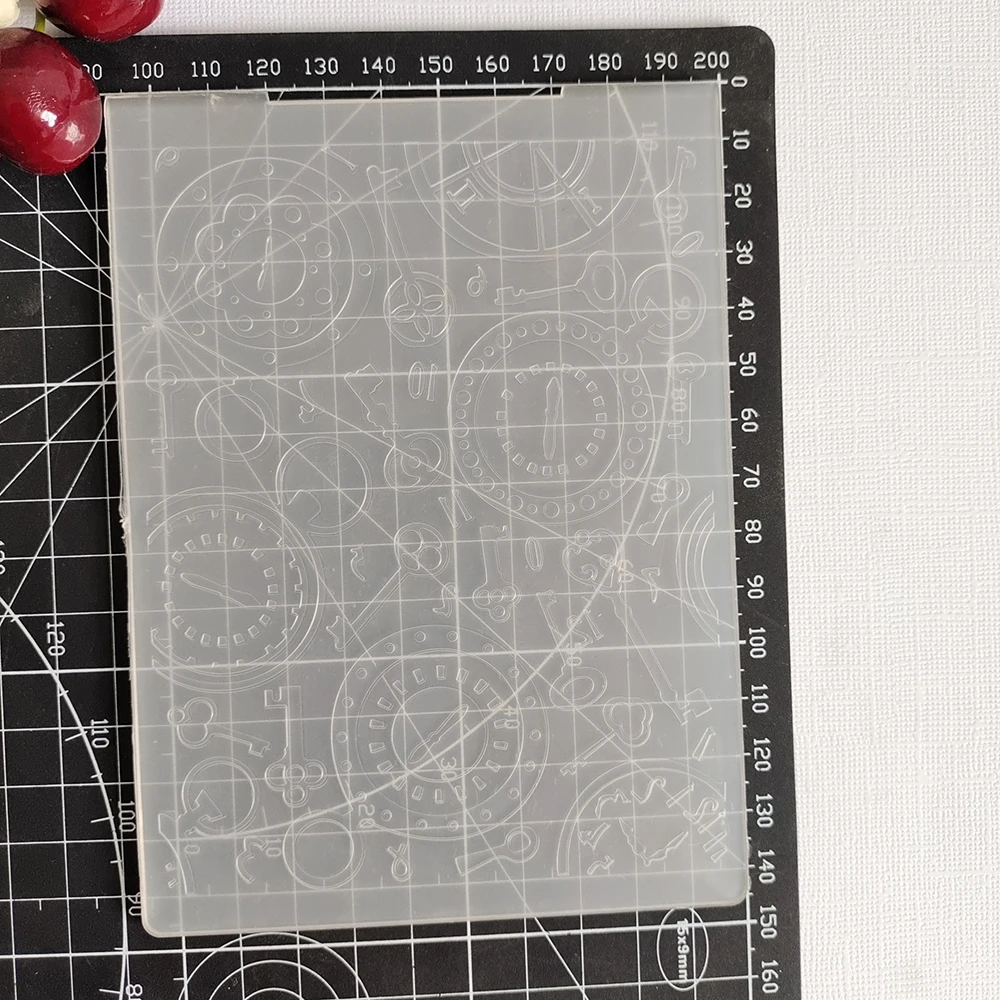 

Папка для тиснения Time Gear, для самостоятельной резки бумаги, для скрапбукинга, изготовления открыток, пластиковая пластина, Размер 10,5*14,5 см