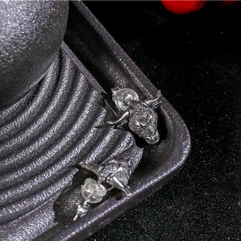 

Domineering Bull Head Stud Earrings Vintage Antique Silver Color Punk Animal Skull Earrings Motorcycle Biker Earrings Jewelry