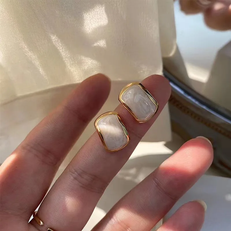 

YBB64 Simple and compact design of arc oil dripping Earrings